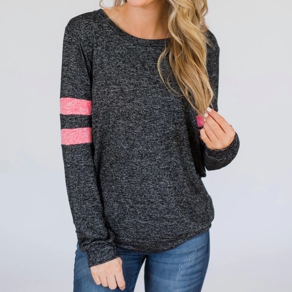 Tops - 🧜🏼‍♀️ Gray Top with Pink Striped Sleeve 🧜🏼‍♀️